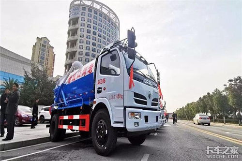 首批東風(fēng)福瑞卡環(huán)衛(wèi)車精裝上陣，開啟道路清掃新篇章